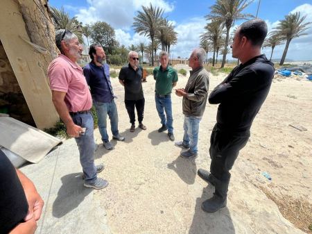 إدارة منظمة الصيادين المهنيين في زيارة ميدانية إلى ميناء الطنطورة